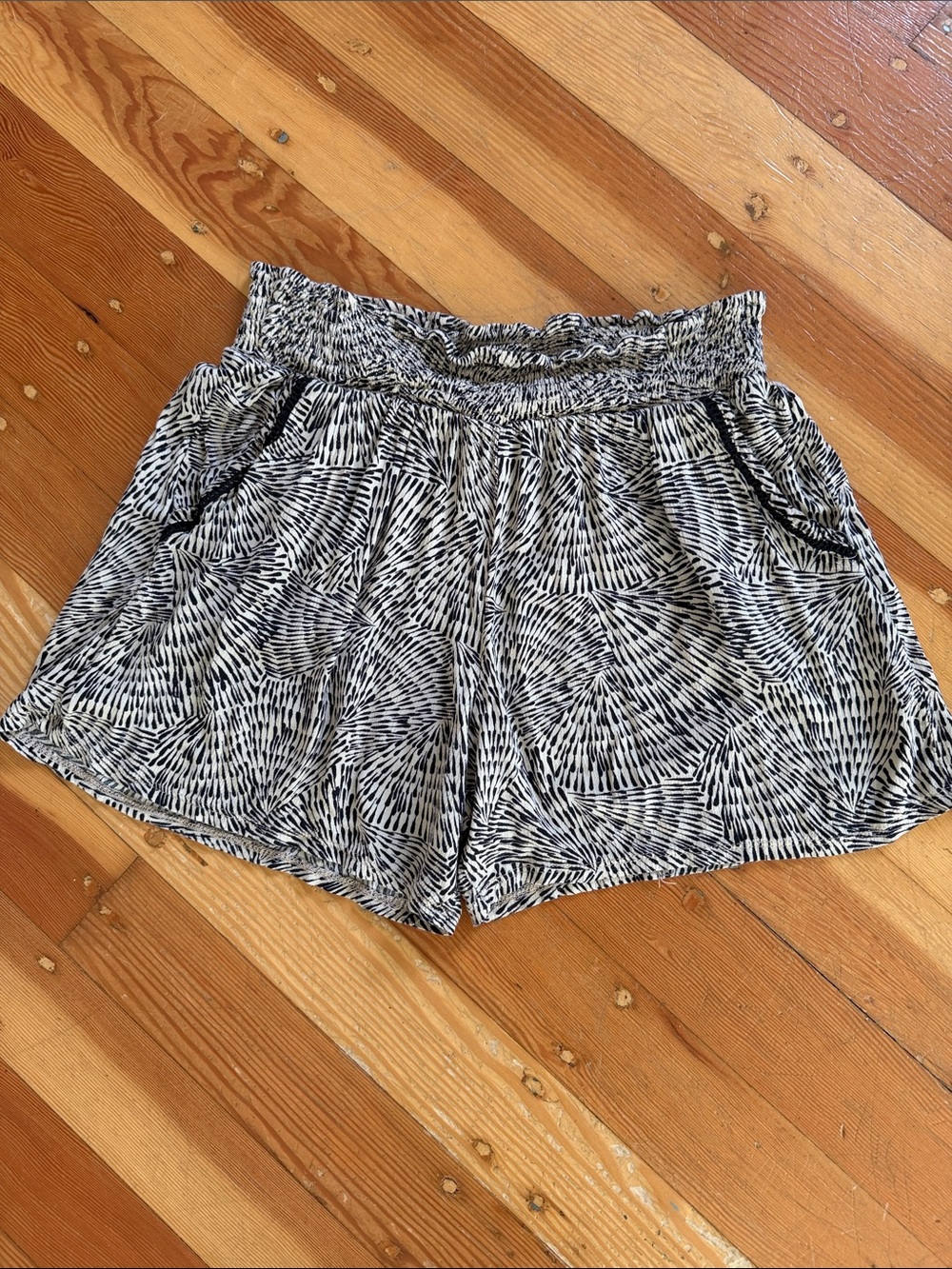 Three Dots Tan Black Rayon Pull On Shorts L/XL